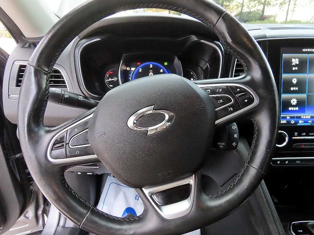 SAMSUNG QM6 - Vista 8