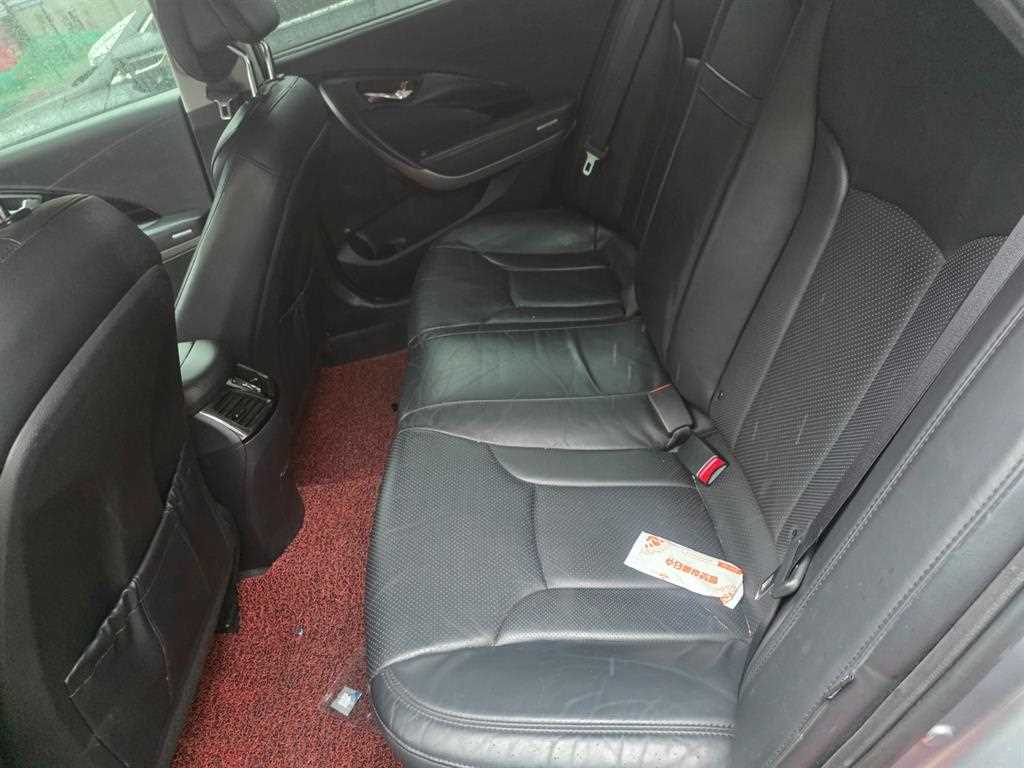 HYUNDAI Grandeur - Vista 7