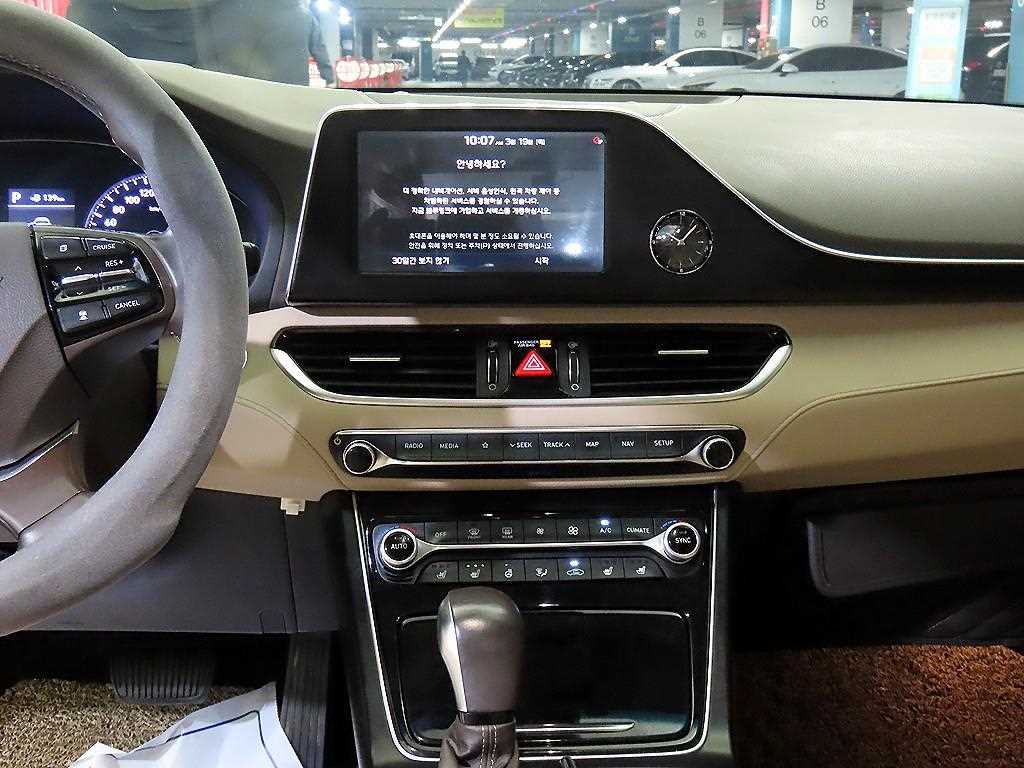 HYUNDAI Grandeur - Vista 11