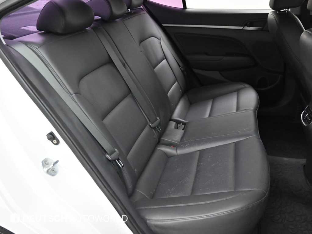 HYUNDAI Avante - Vista 12