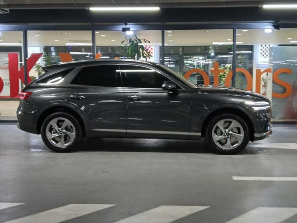 Genesis GV70 - Vista 5