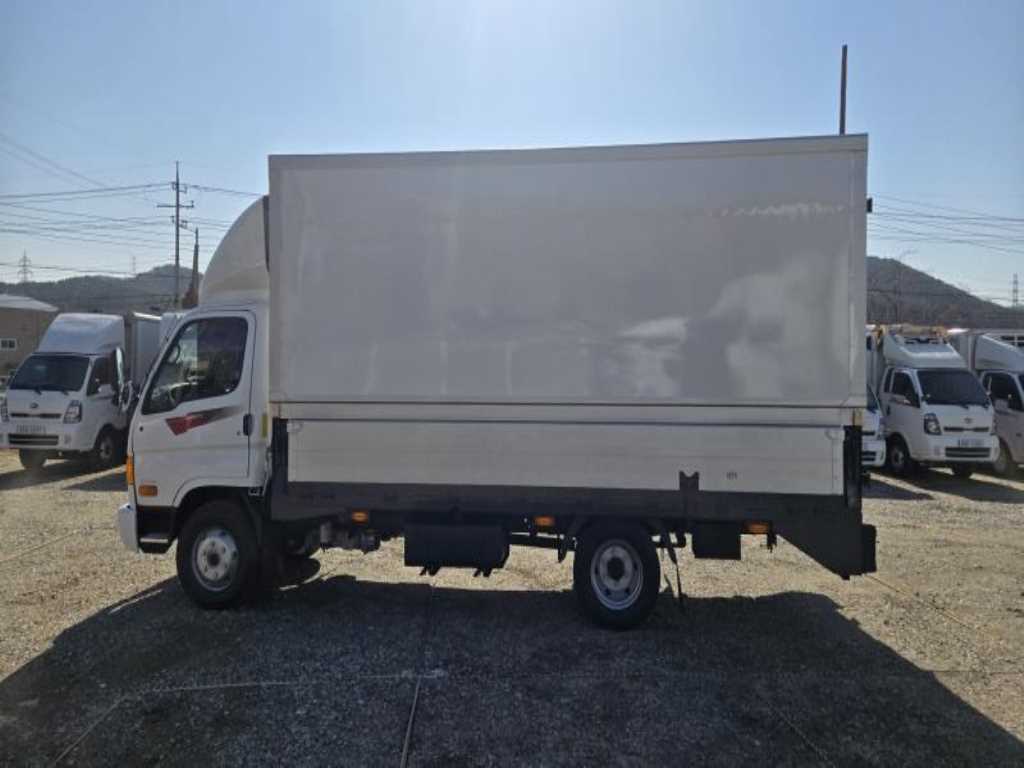 medium and large cargo truck - Vista 5