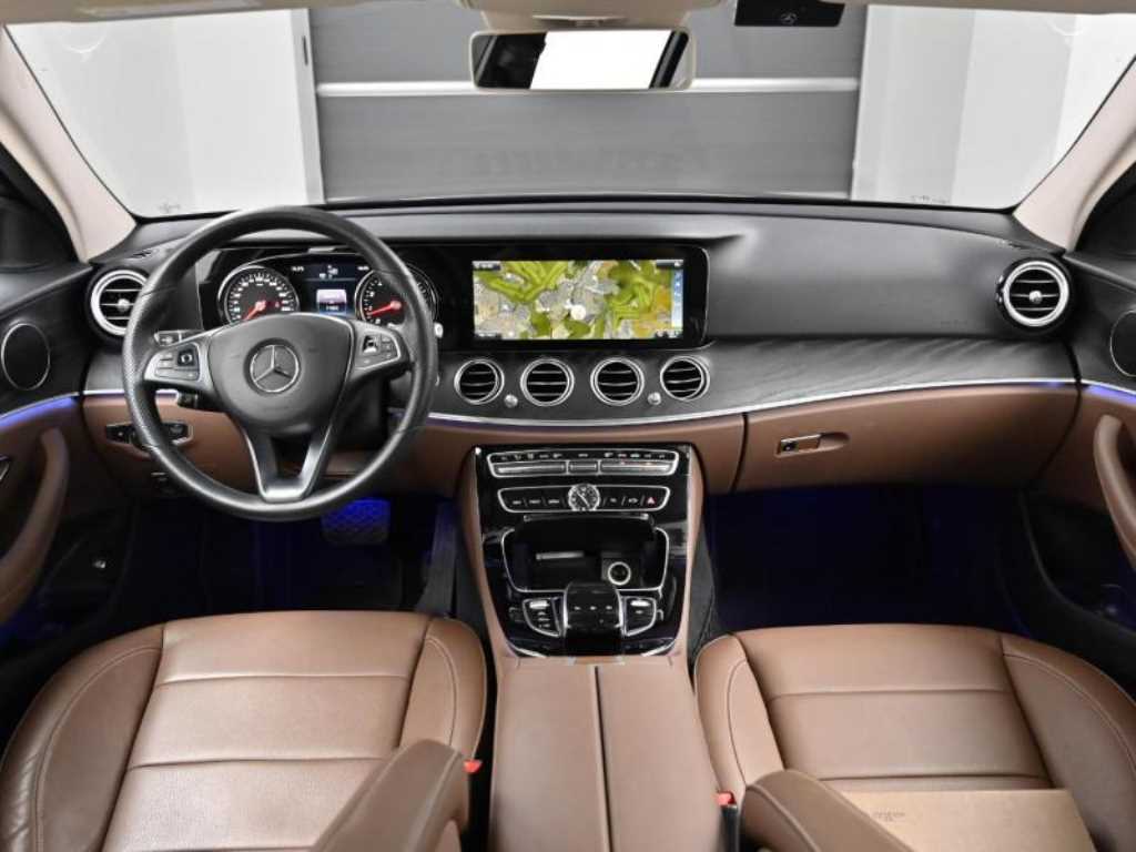 Mercedes Benz E class - Vista 7