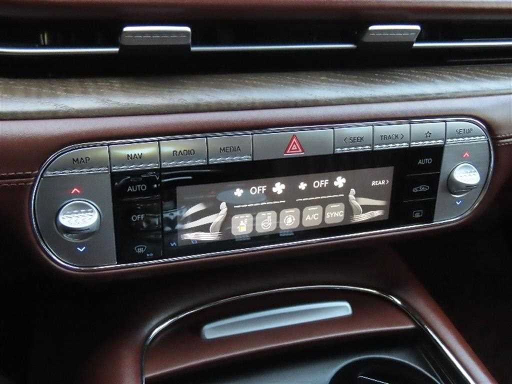 Genesis G90 - Vista 7