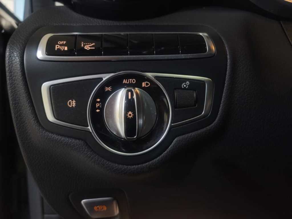 Mercedes Benz C Class - Vista 9