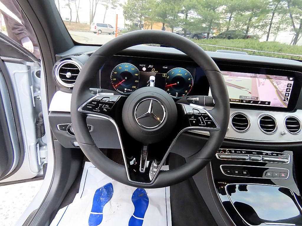 Mercedes Benz E class - Vista 8