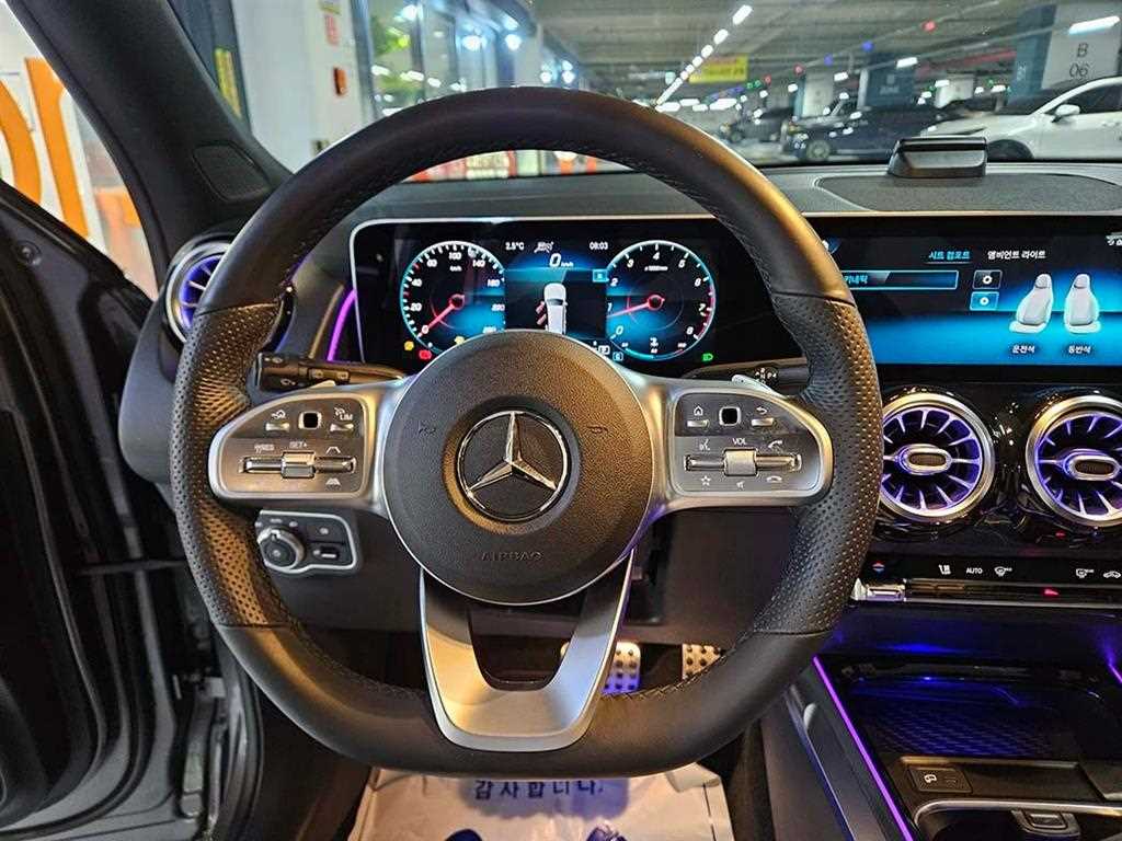 Mercedes Benz GLB Class - Vista 12