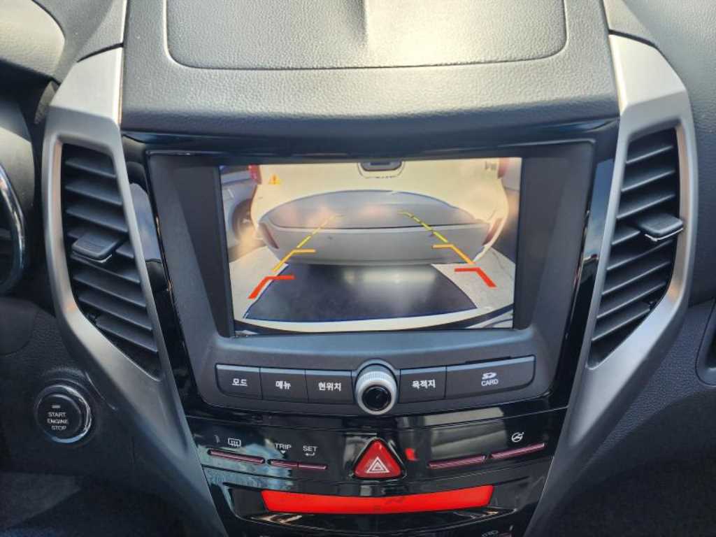 Ssangyong Tivoli - Vista 12