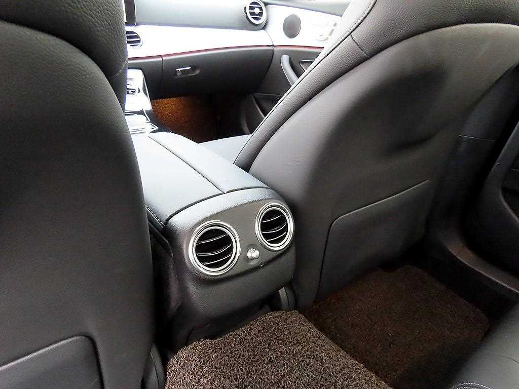 Mercedes Benz E class 2021 Plateado - Importación desde Corea - HF Imports Iquique - Foto 16