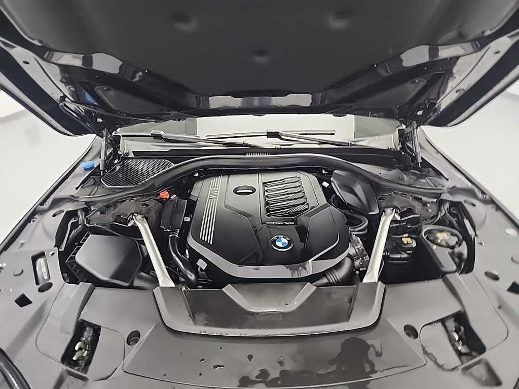 BMW 7 Series - Vista 5