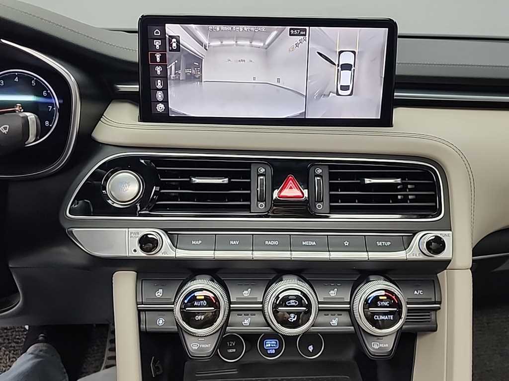 Genesis G70 - Vista 10