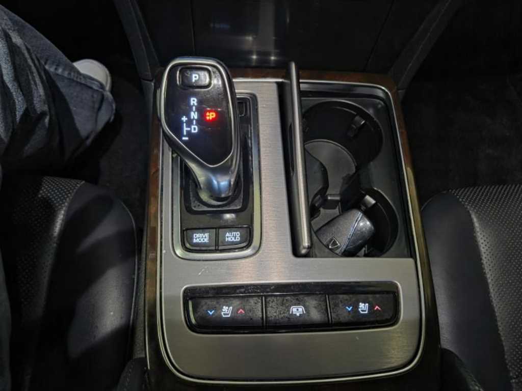 HYUNDAI Equus - Vista 8