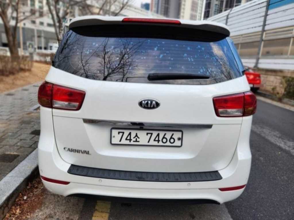 KIA Carnival - Vista 4