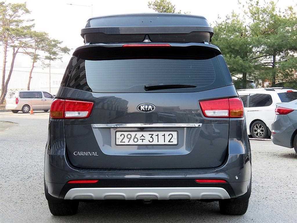 KIA Carnival - Vista 4