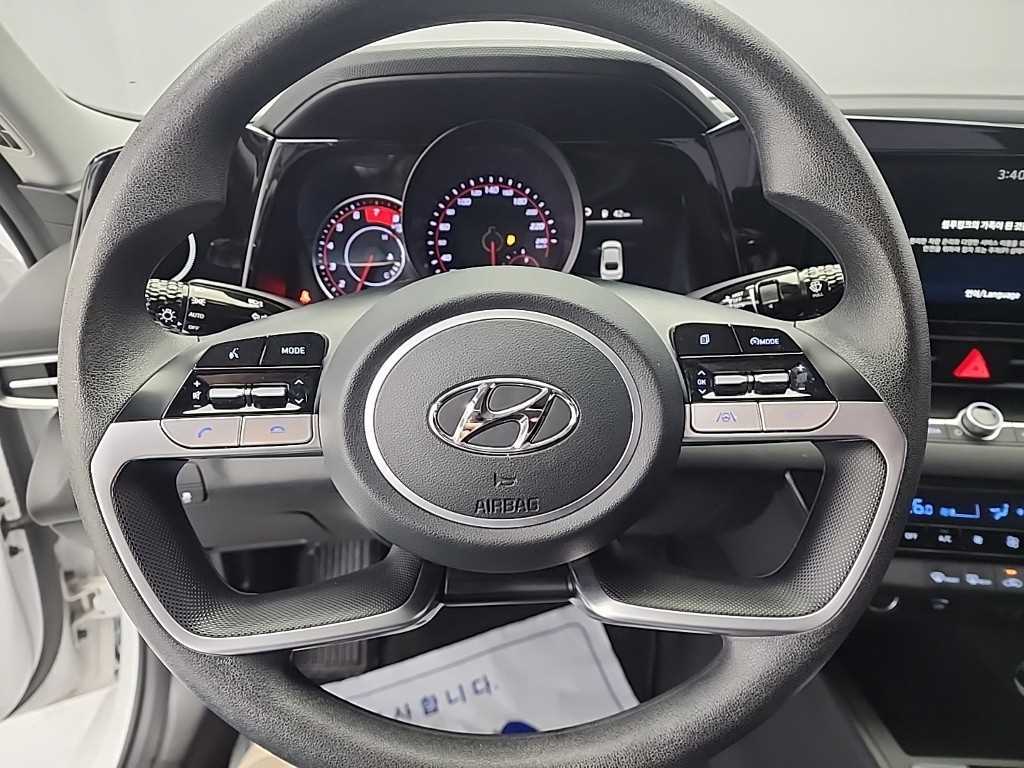 HYUNDAI Avante - Vista 9