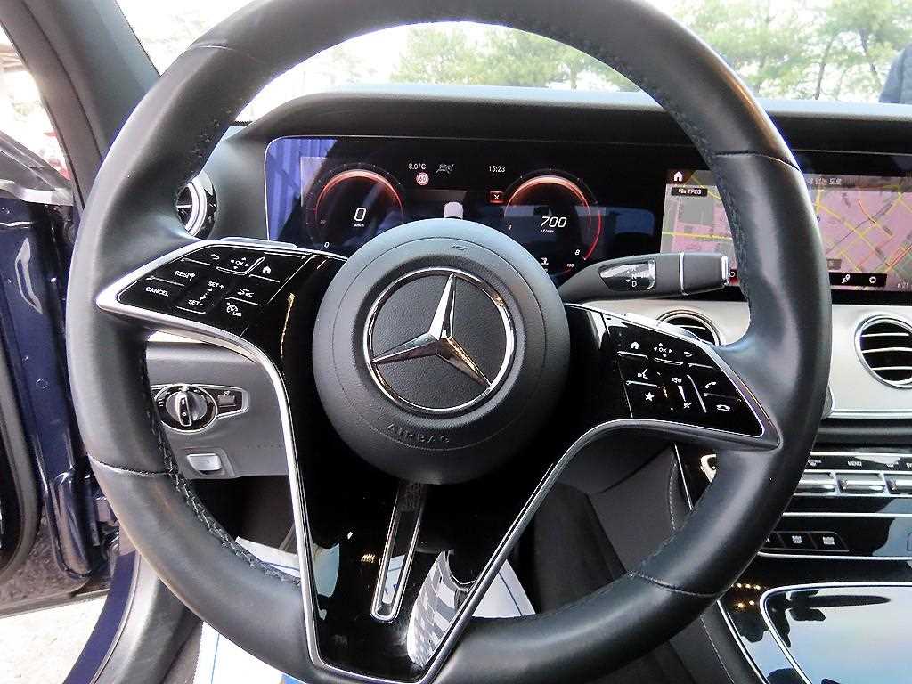 Mercedes Benz E class - Vista 8