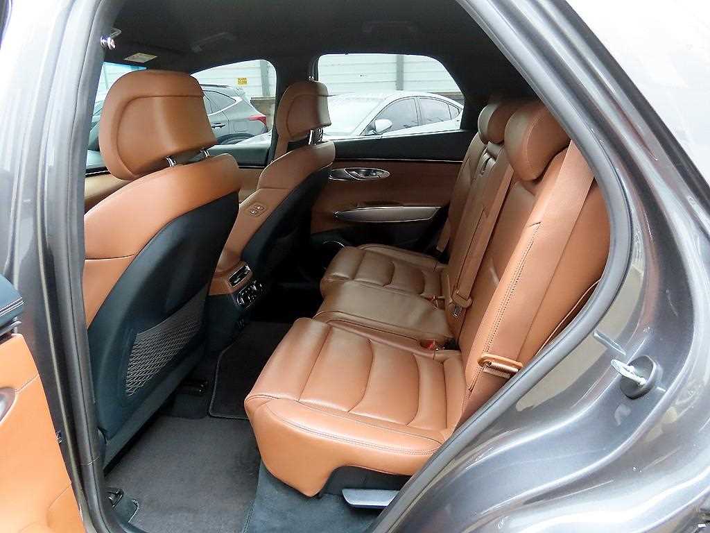 Genesis GV70 - Vista 6