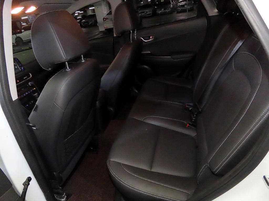 HYUNDAI Kona - Vista 7