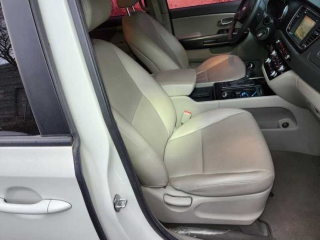 KIA Carnival - Vista 10