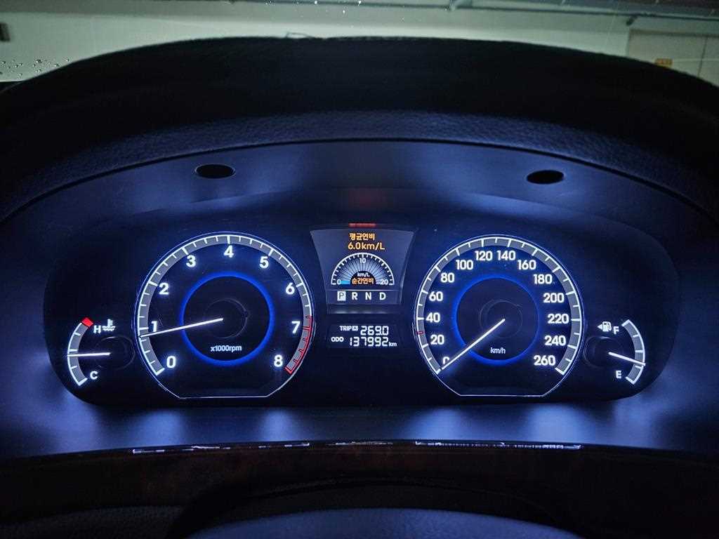 HYUNDAI Equus - Vista 7