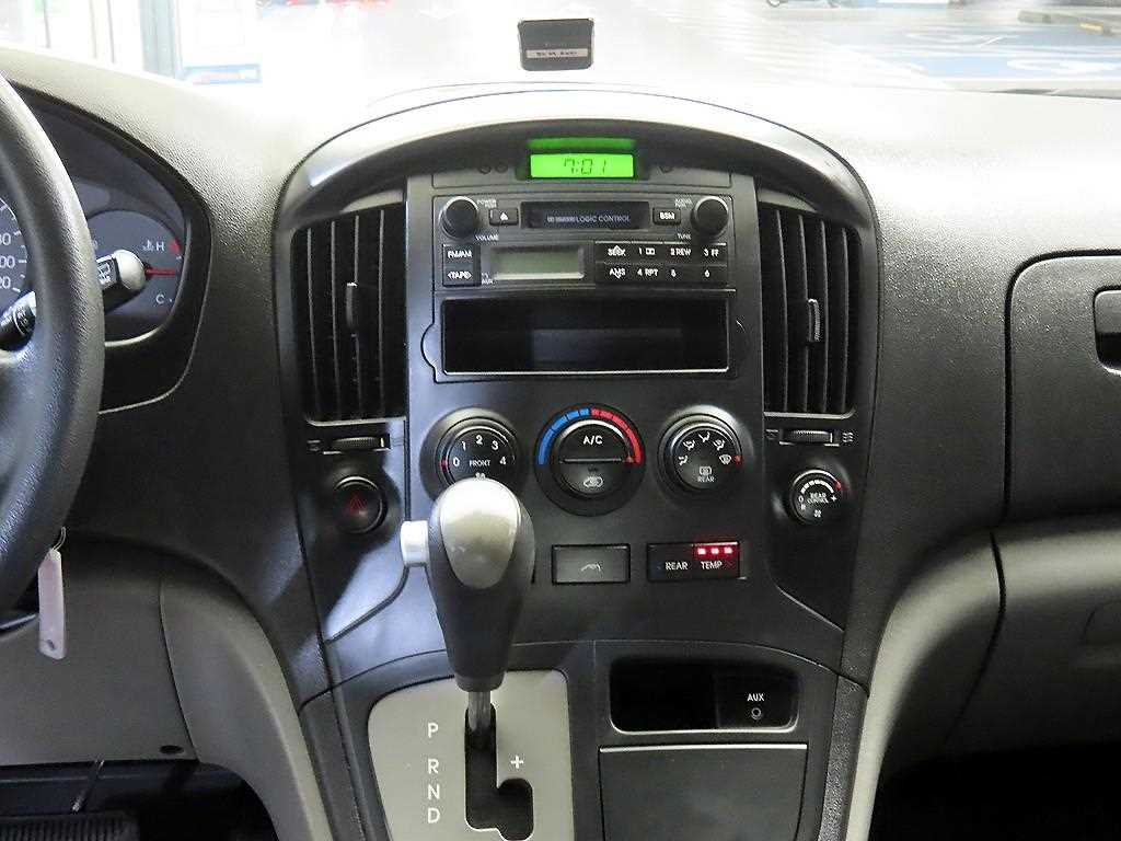 HYUNDAI Starex - Vista 12