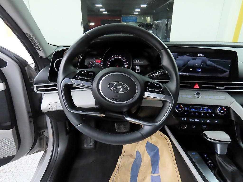 HYUNDAI Avante - Vista 9