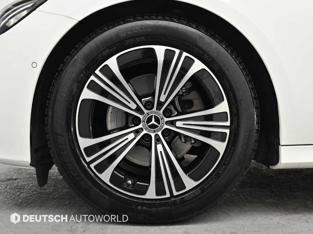 Mercedes Benz E class - Vista 5