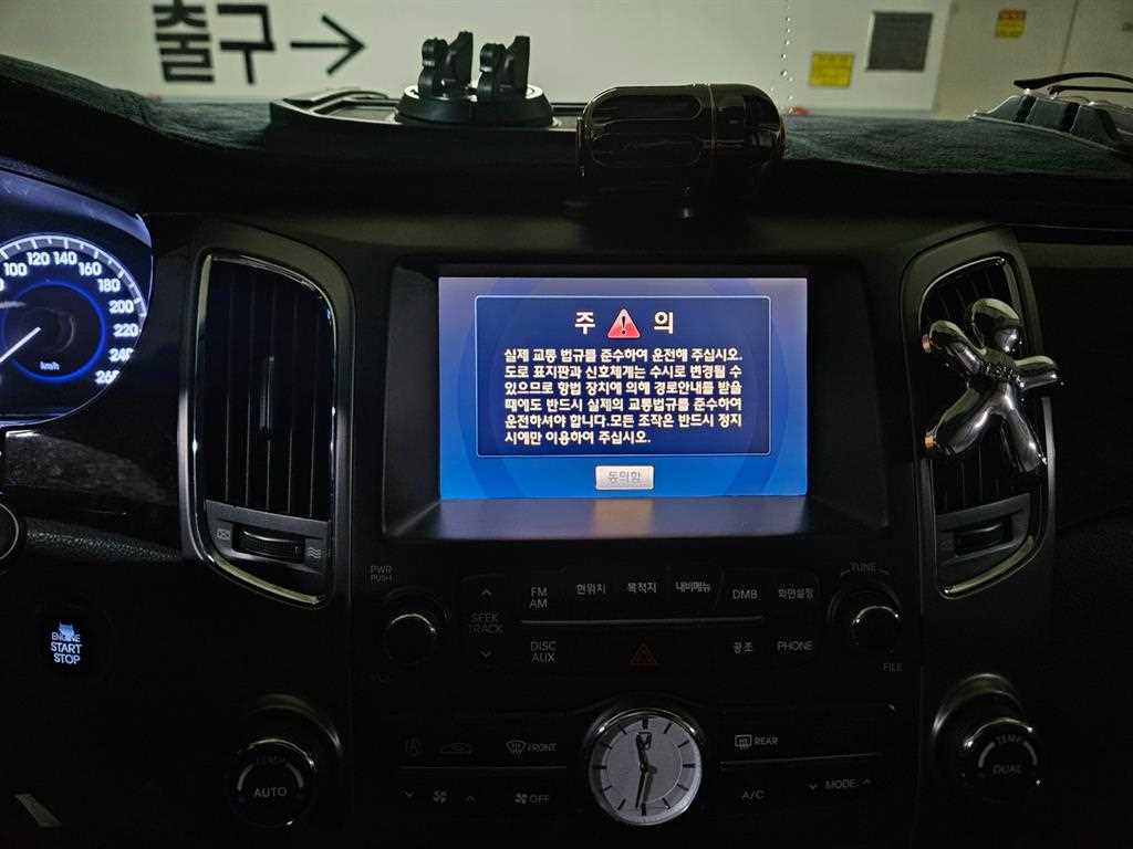 HYUNDAI Equus - Vista 11