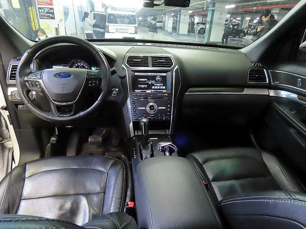 Ford Explorer - Vista 10