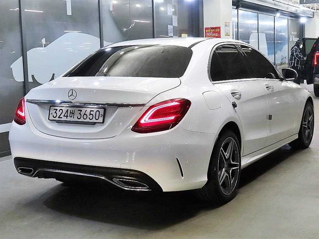 Mercedes Benz C Class - Vista 4