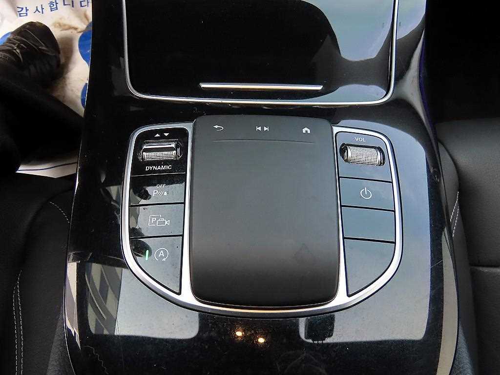 Mercedes Benz E class - Vista 12