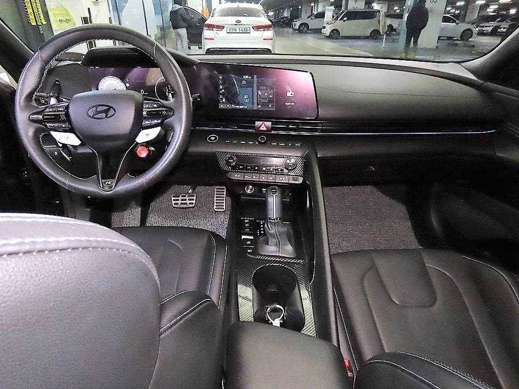 HYUNDAI Avante - Vista 10