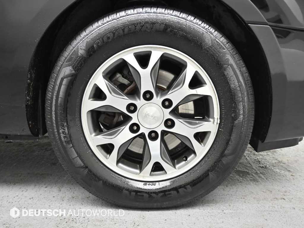 KIA Carnival - Vista 5