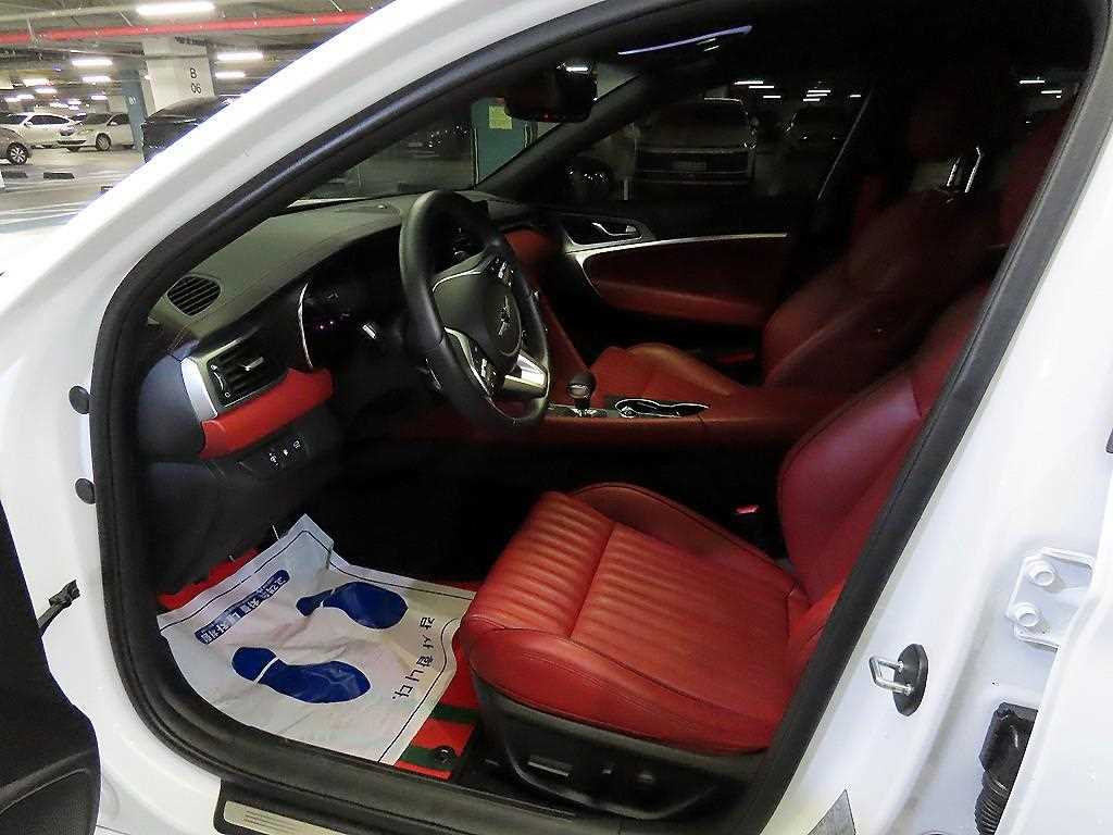 Genesis G70 - Vista 6