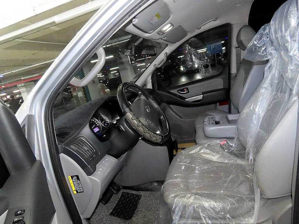 HYUNDAI Starex - Vista 10