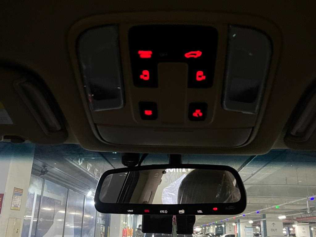 KIA Carnival - Vista 10