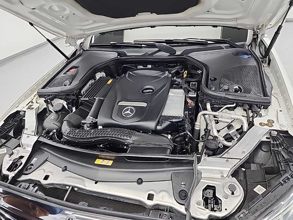 Mercedes Benz E class - Vista 5