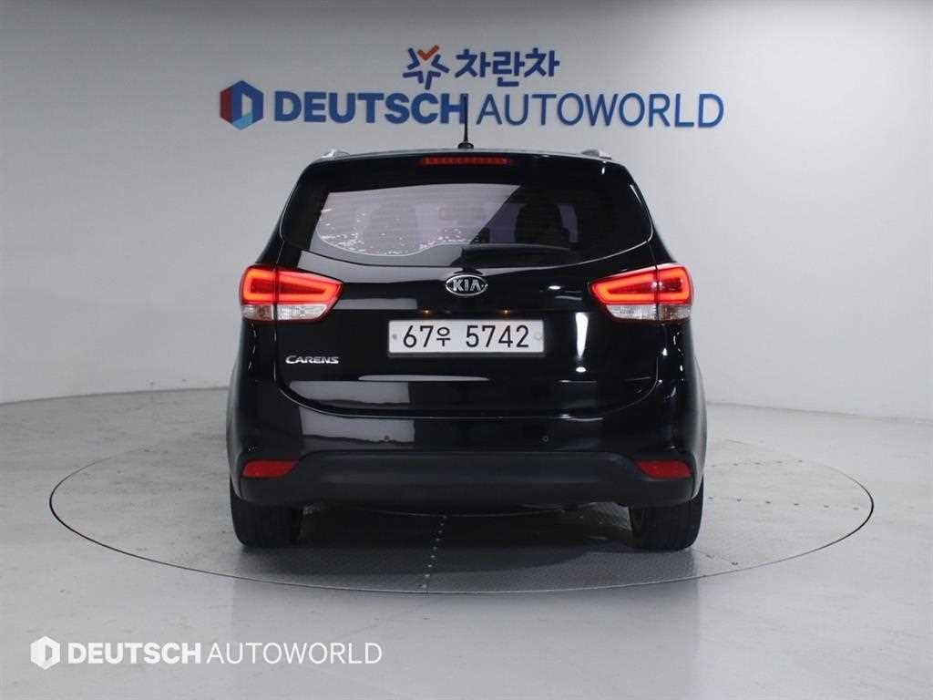 KIA Carens - Vista 4