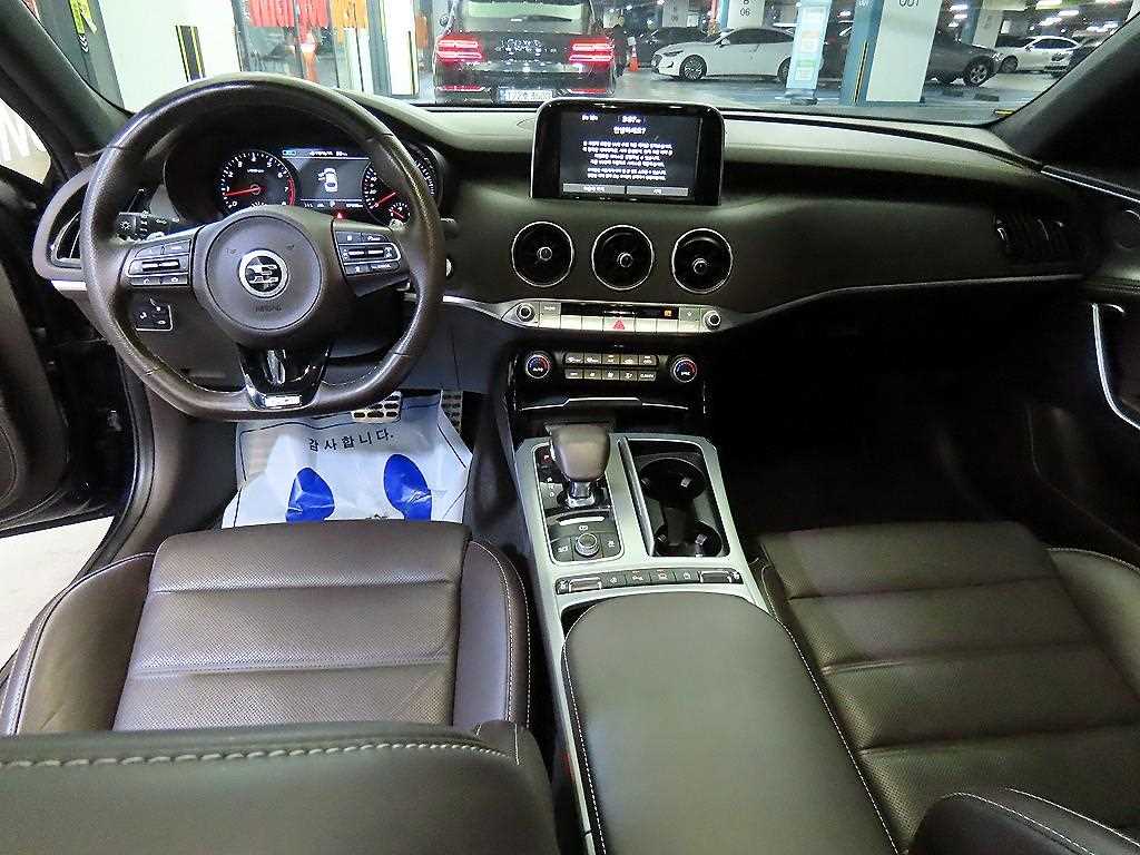 KIA Stinger - Vista 10