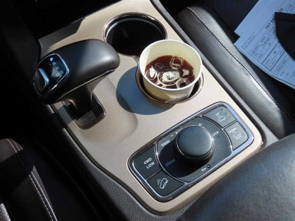 Jeep Cherokee - Vista 6