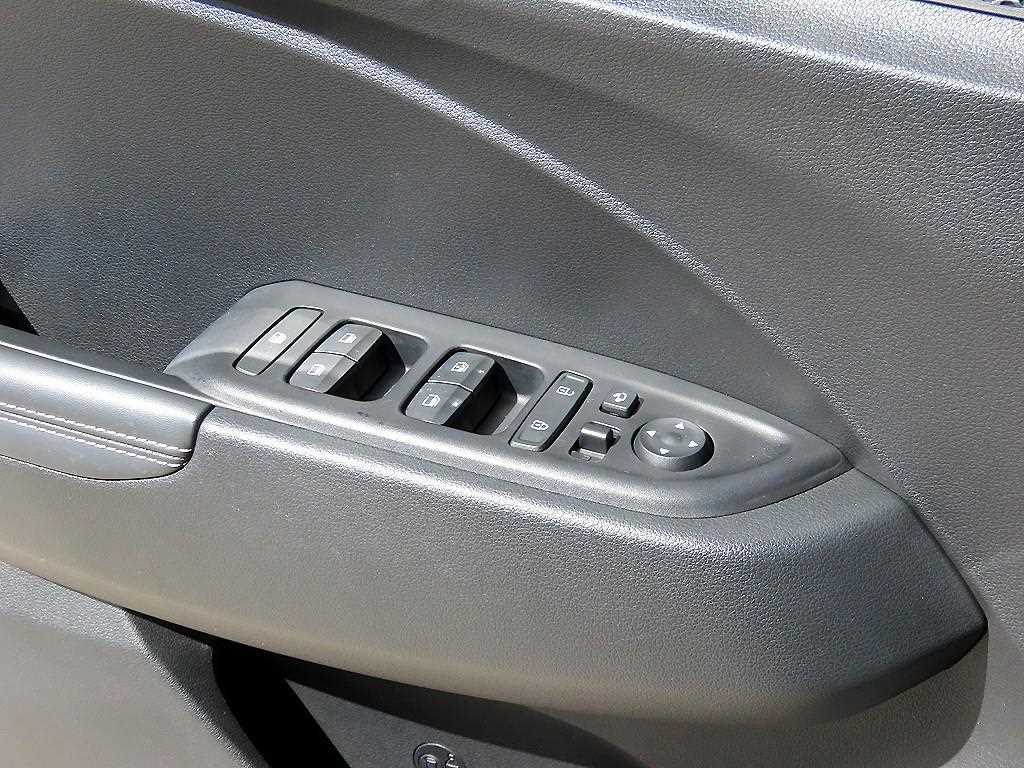 HYUNDAI Venue - Vista 11