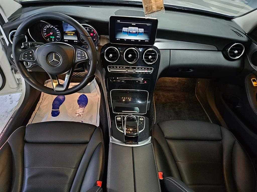 Mercedes Benz C Class - Vista 10