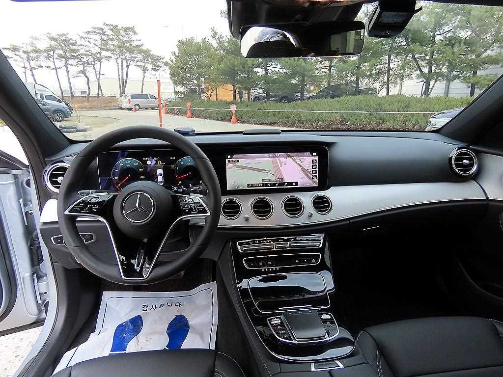 Mercedes Benz E class - Vista 7