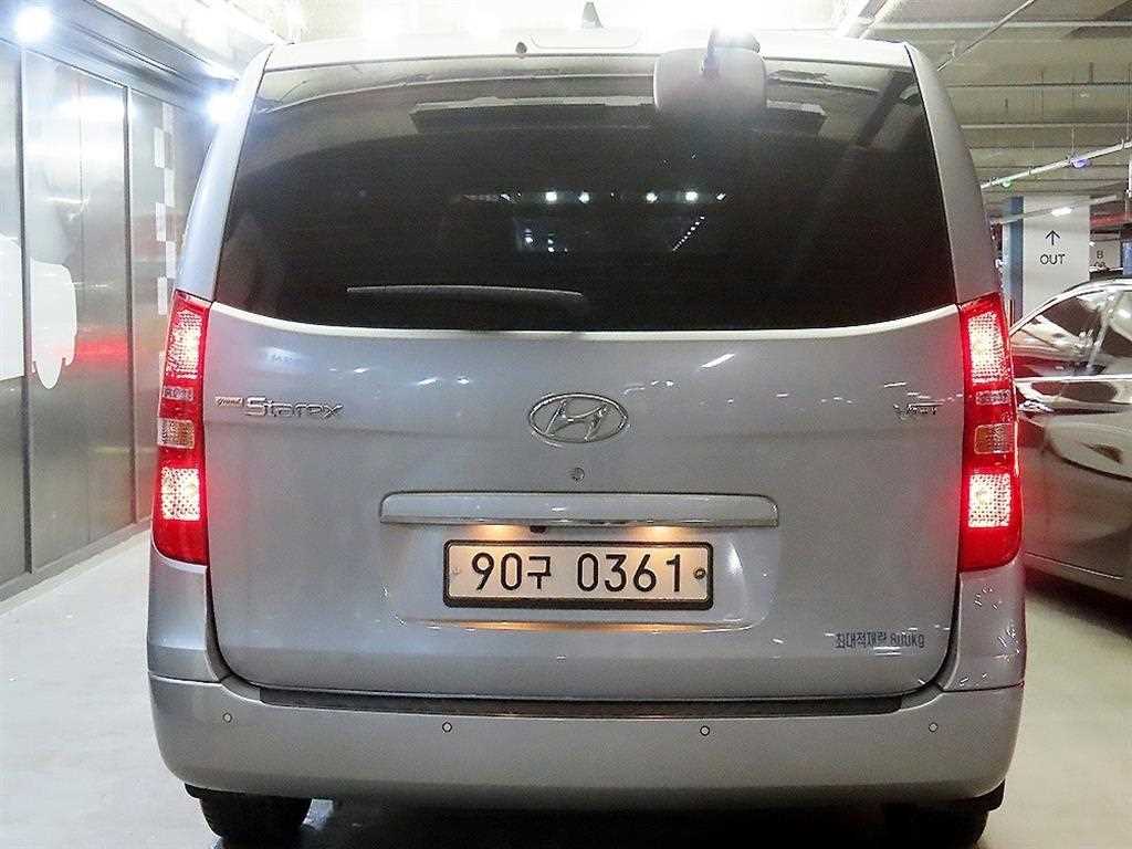 HYUNDAI Starex - Vista 5