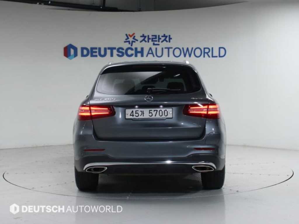 Mercedes Benz GLC Class - Vista 4