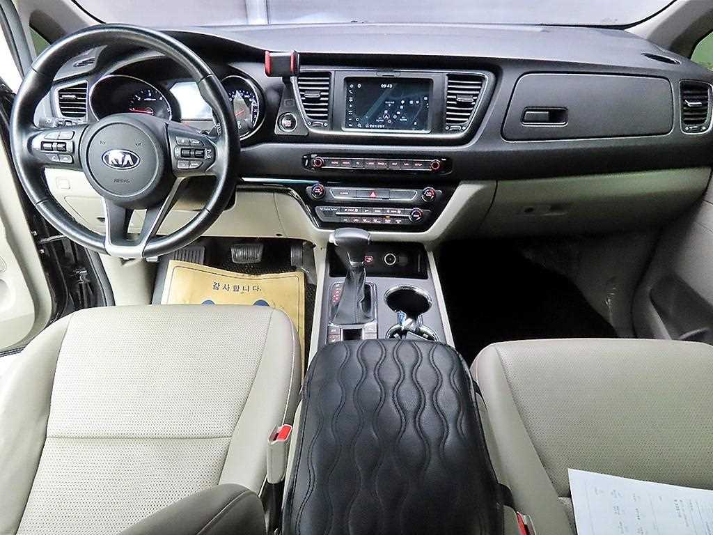 KIA Carnival - Vista 7