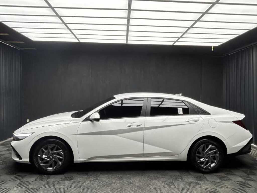 HYUNDAI Avante - Vista 4