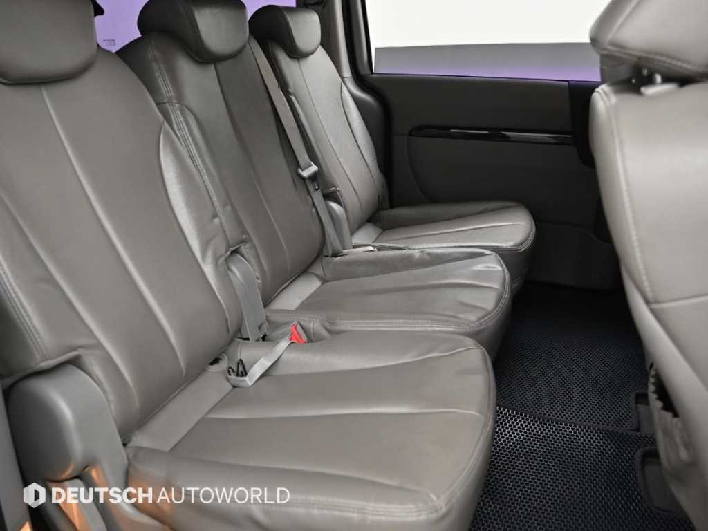 KIA Carnival - Vista 12