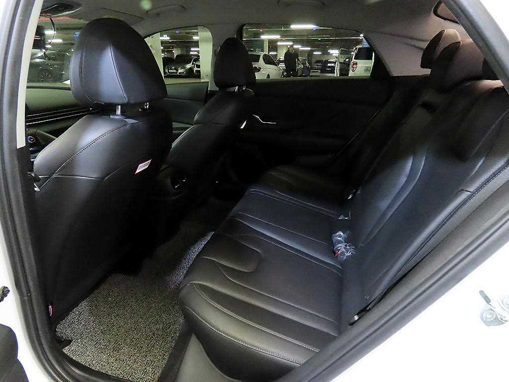 HYUNDAI Avante - Vista 7