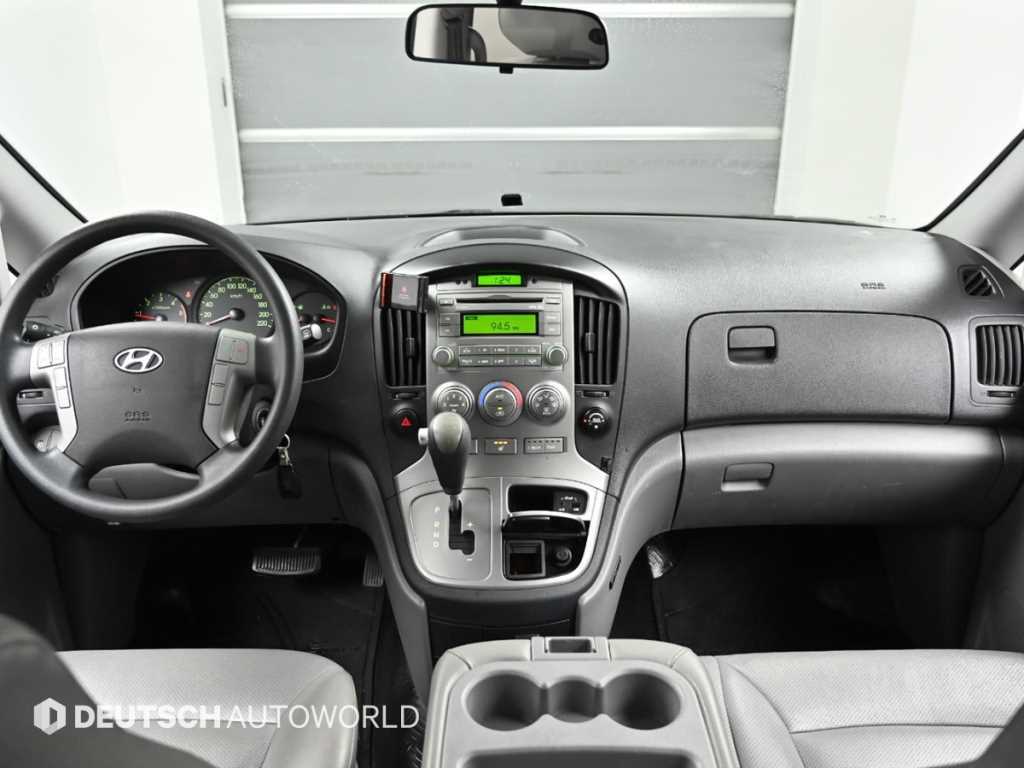 HYUNDAI Starex - Vista 7
